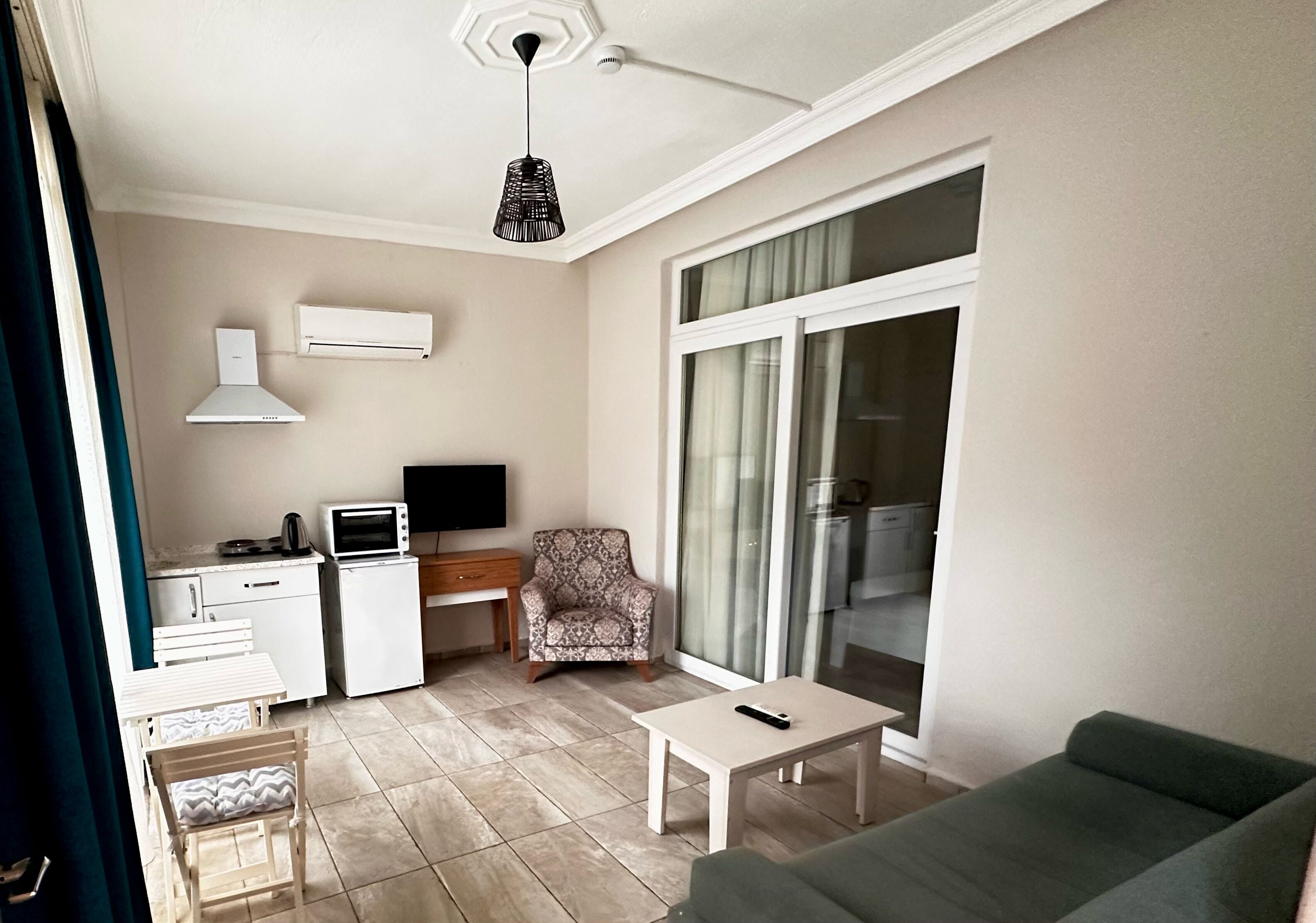 Junior Suite, Pool View | Living area