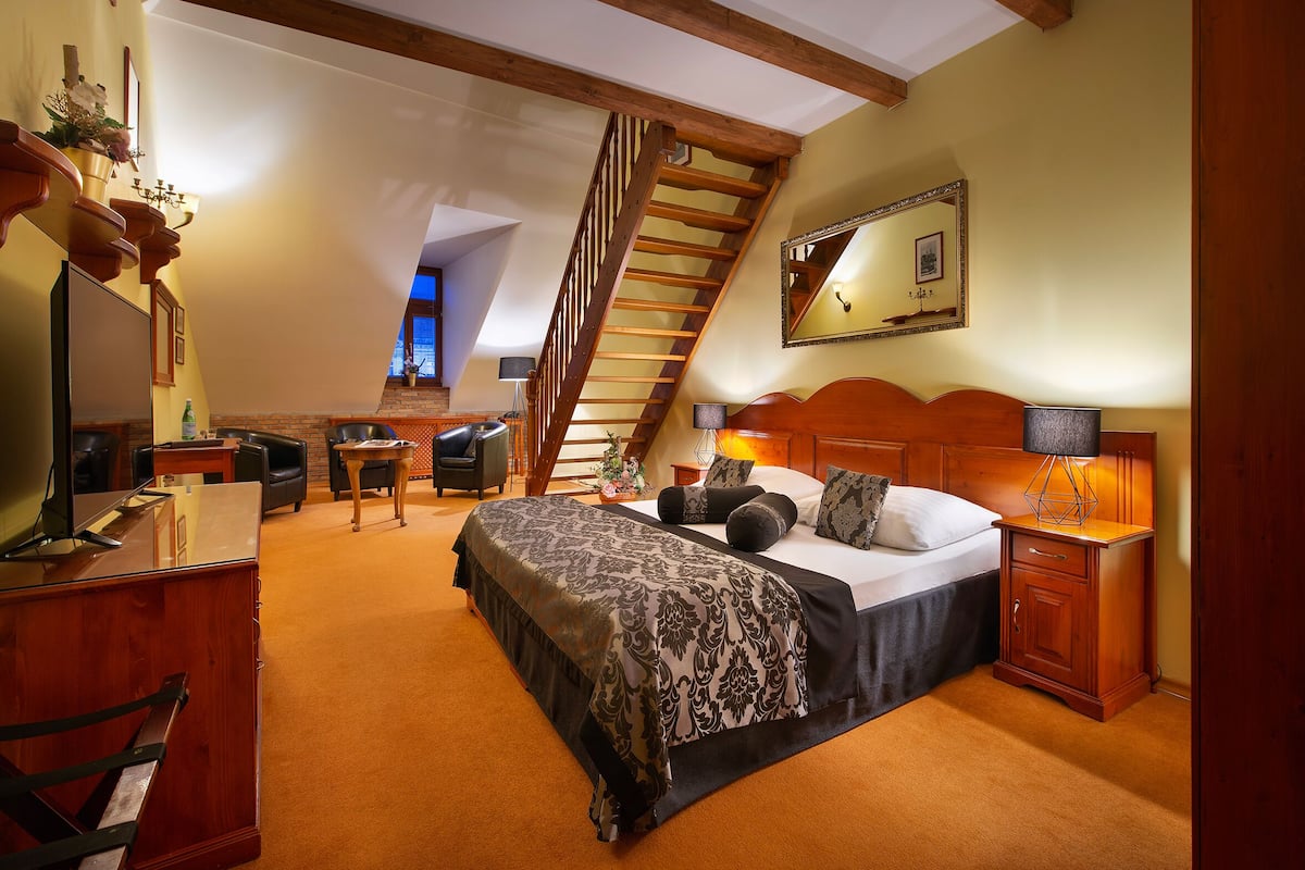 Gallery Quadruple Room | In-room safe, individually decorated, desk, laptop workspace