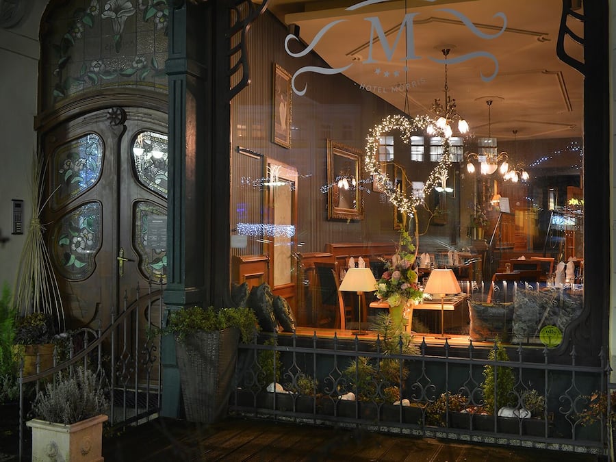 Se sirven desayunos, almuerzos y cenas; cocina local e internacional