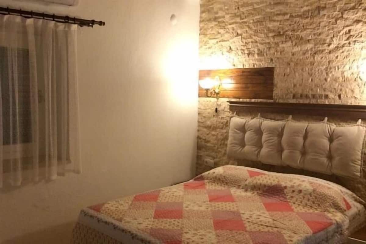 Desk, iron/ironing board, rollaway beds, free WiFi
