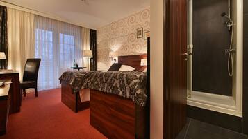 Habitación superior con 1 cama matrimonial o 2 individuales | Minibar, escritorio, espacio para trabajar con laptop y insonorización