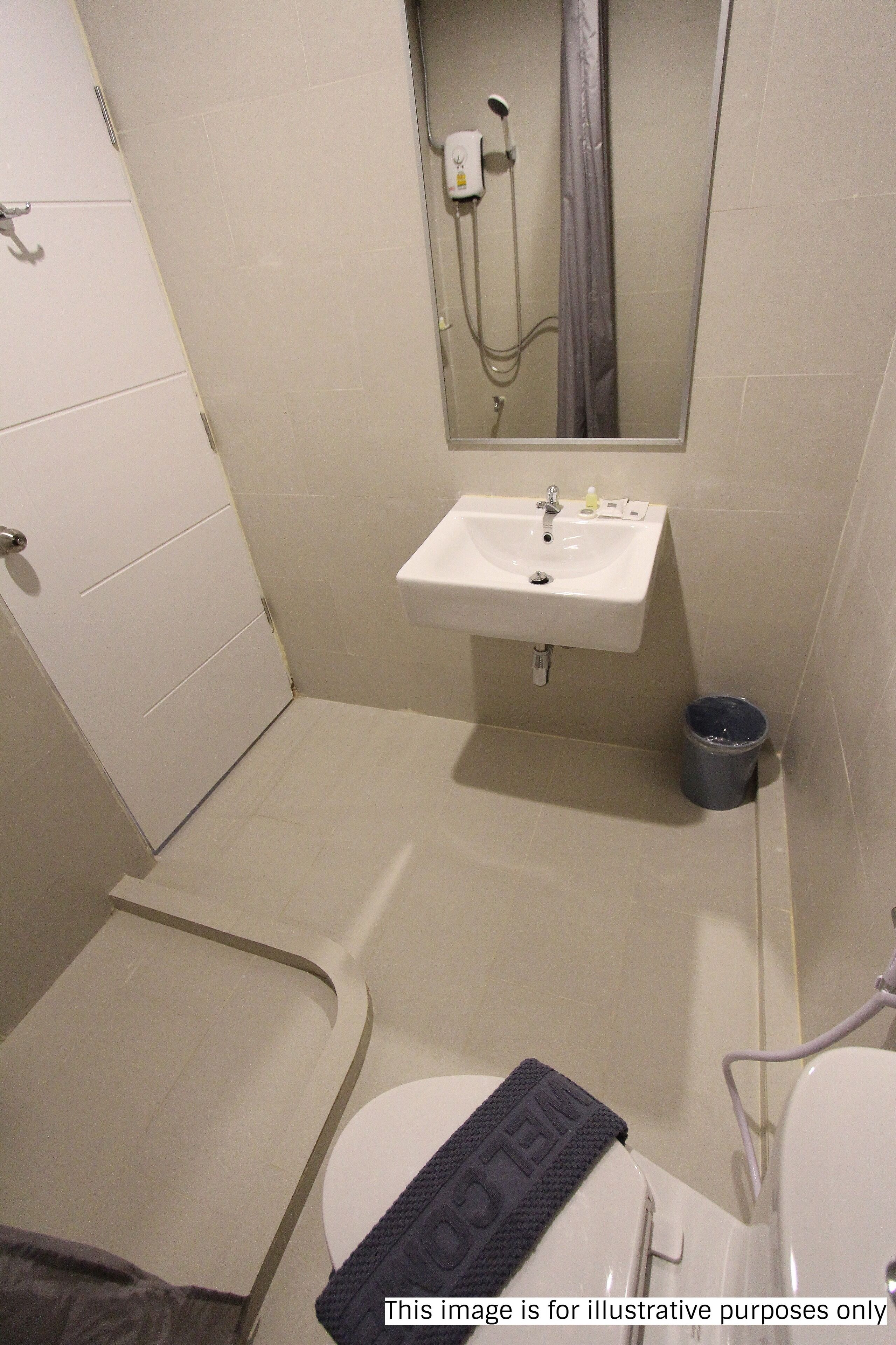 shower, free toiletries, hair dryer, bidet