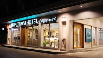 Front of property - evening/night