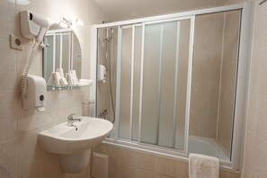 Studio | Bathroom