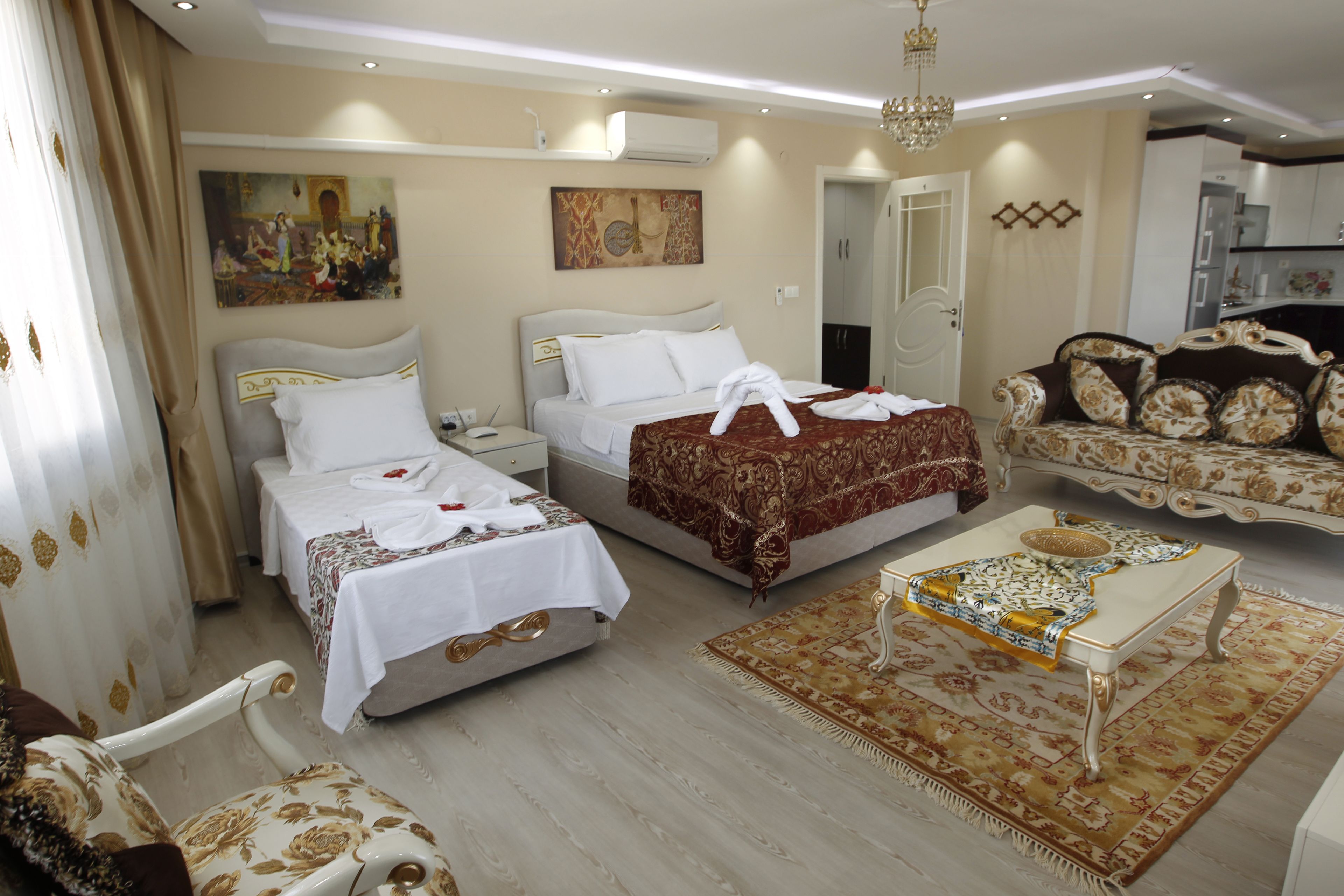 royal suite, balcony, mountain view | desk, blackout curtains, soundproofing, free wifi