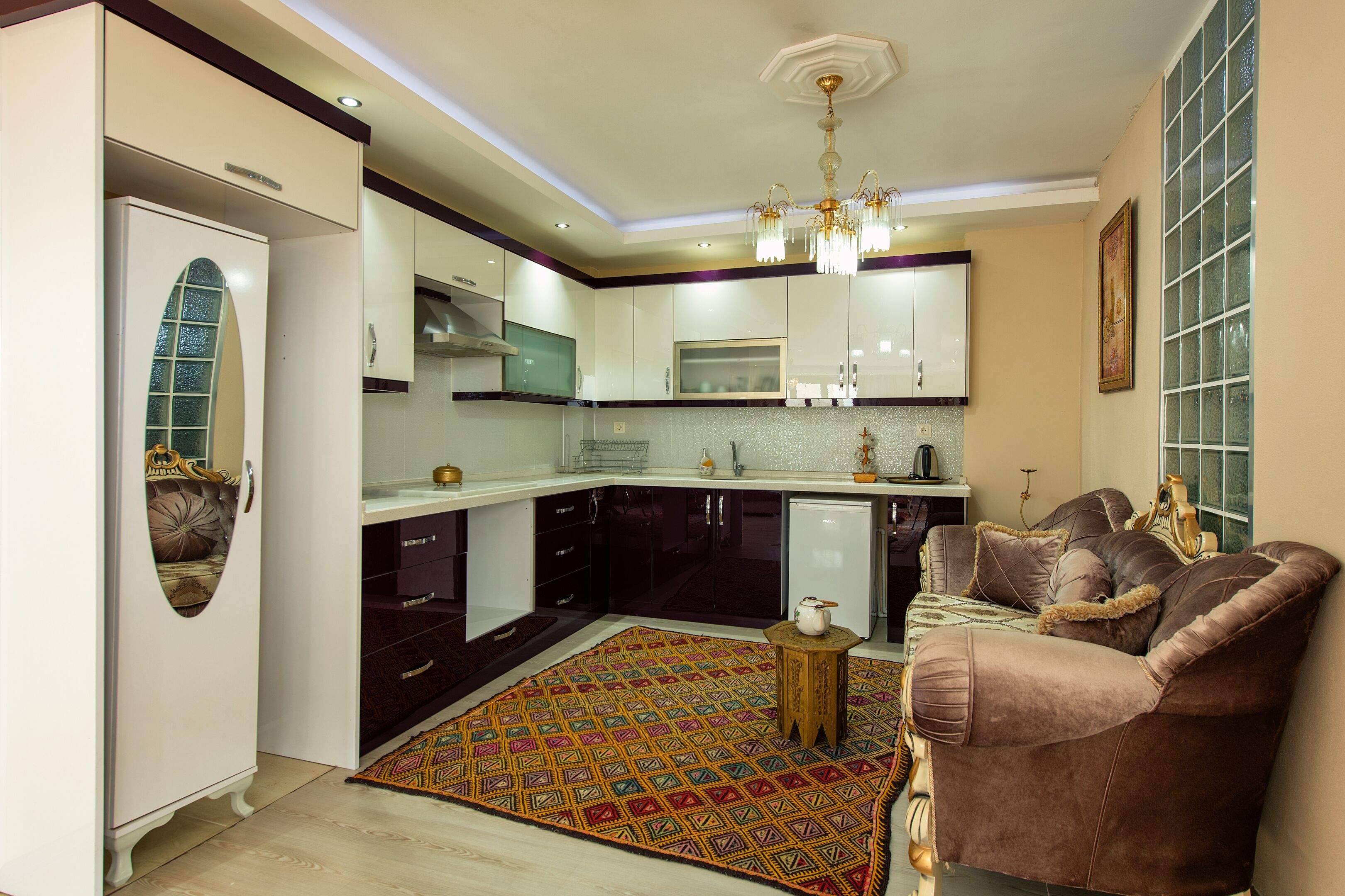 royal suite, balcony, mountain view | private kitchen | fridge, electric kettle