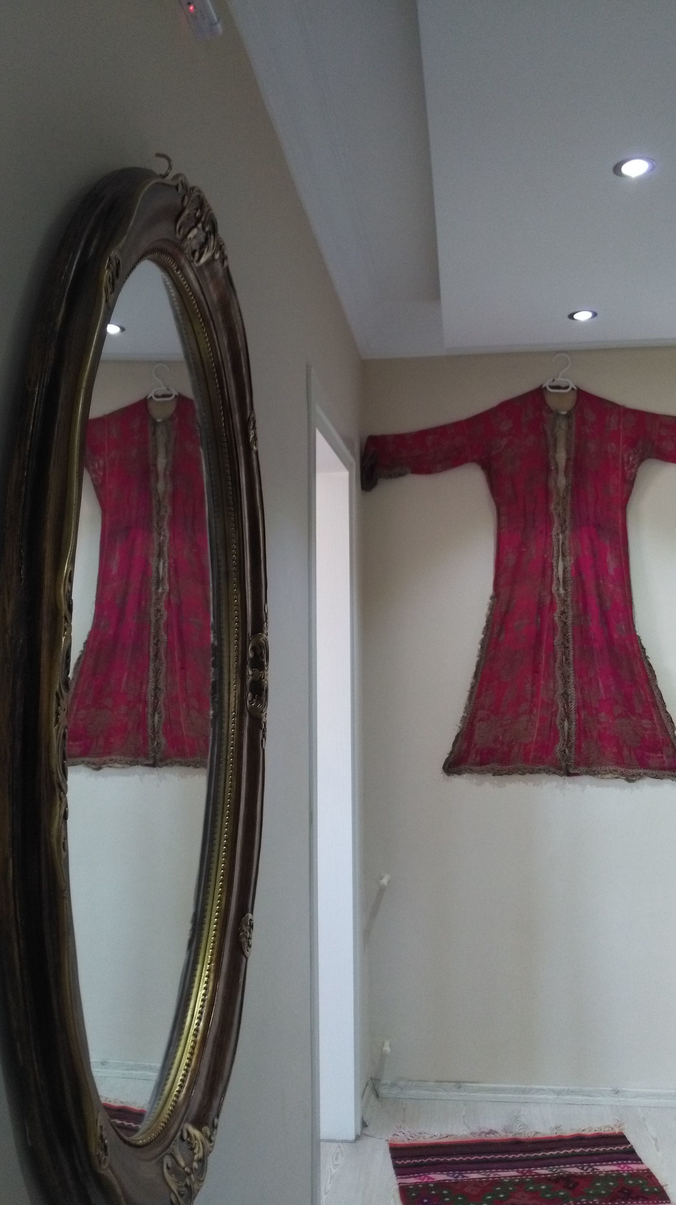 desk, blackout curtains, soundproofing, free wifi