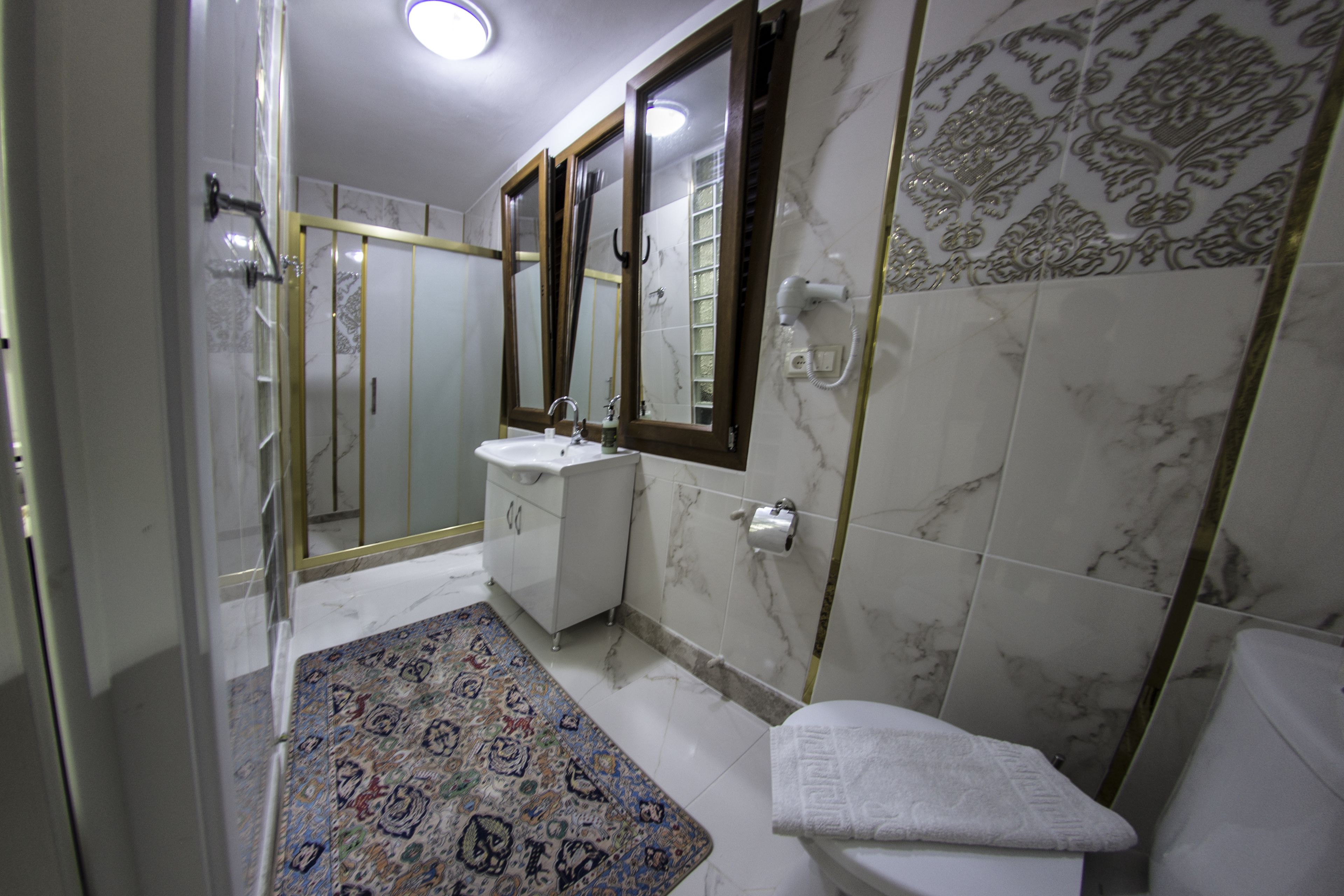 royal suite, balcony, mountain view | bathroom | shower, free toiletries, hair dryer, slippers