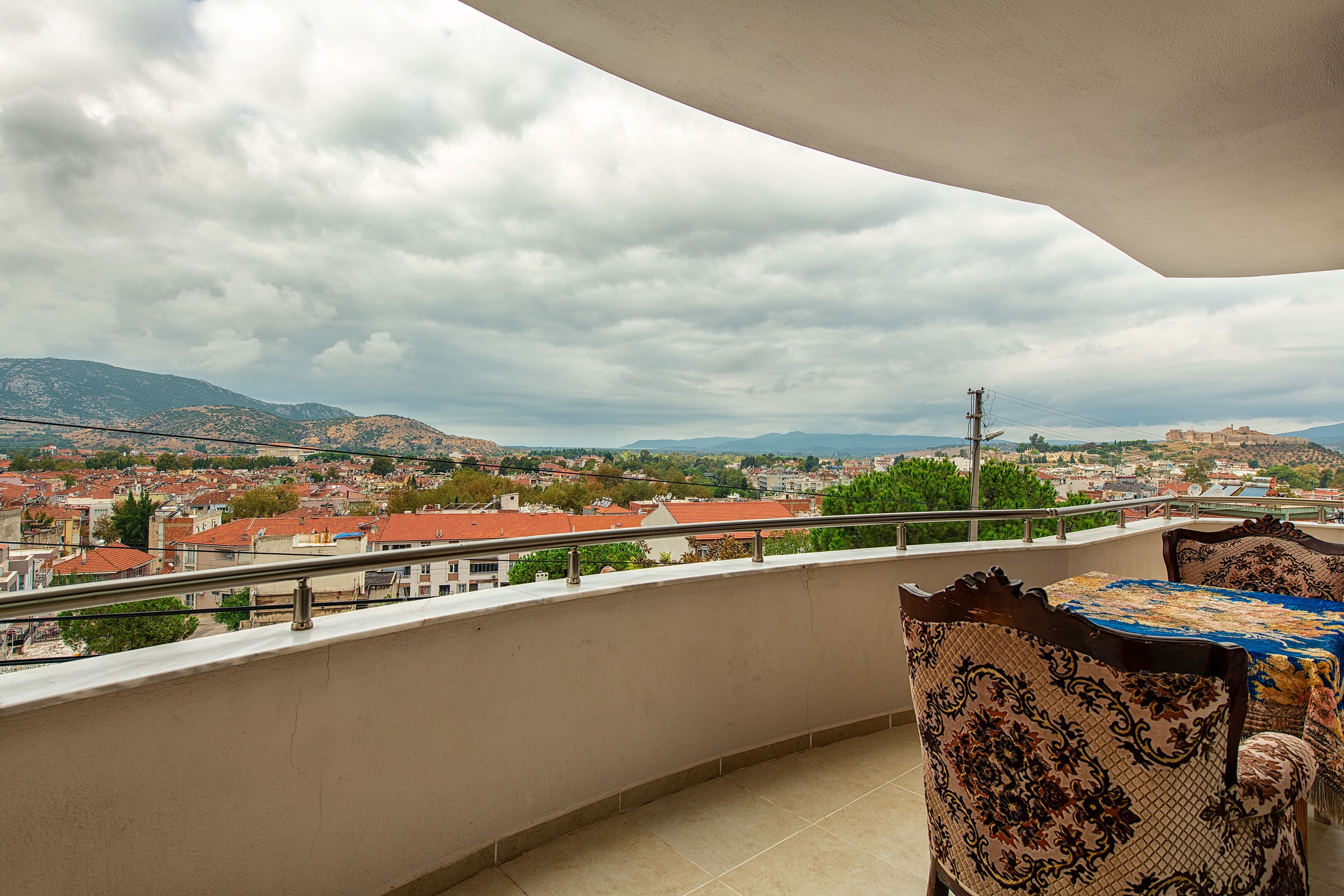 royal suite, balcony, mountain view | balcony
