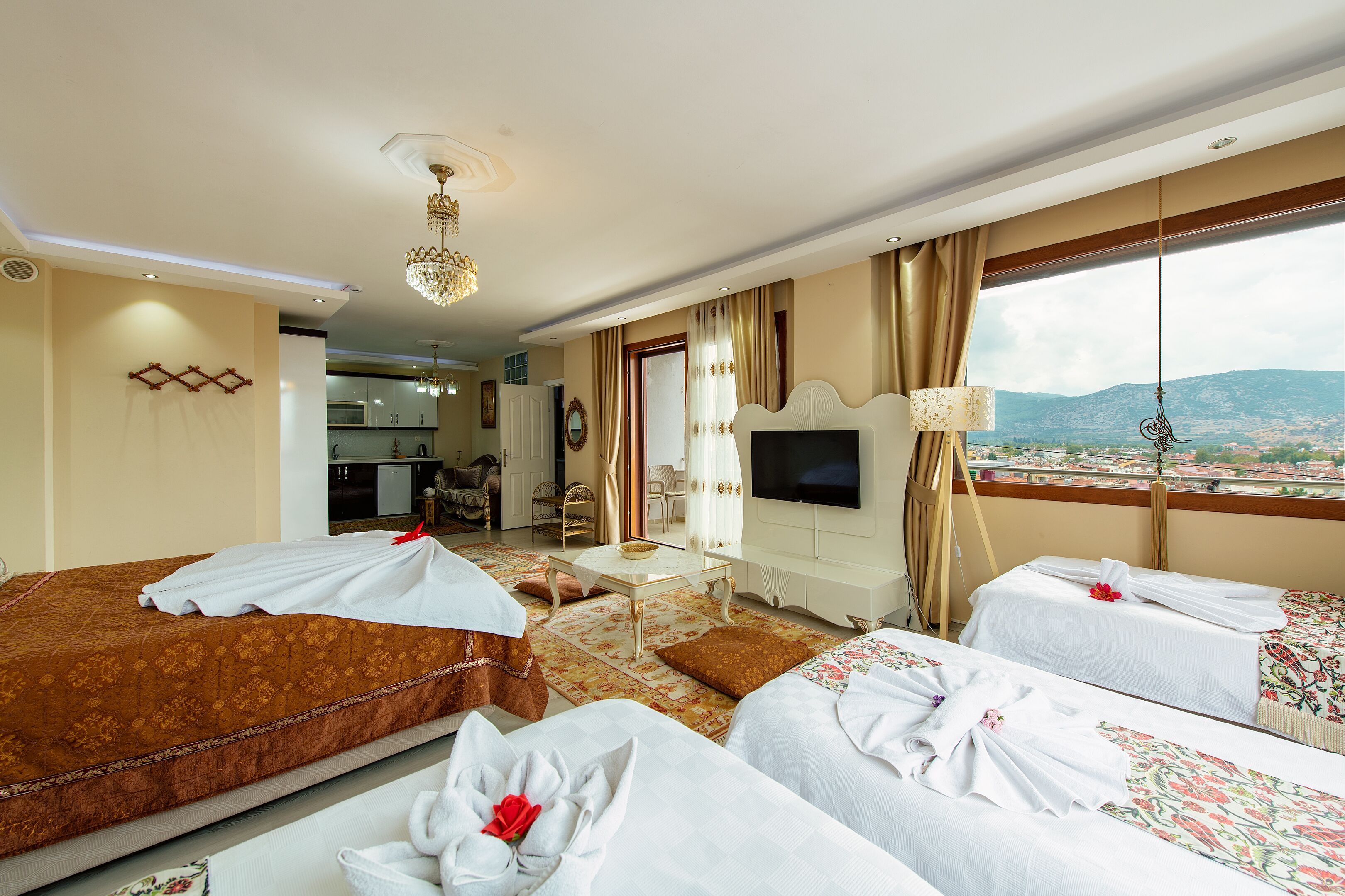royal suite, balcony, mountain view | desk, blackout curtains, soundproofing, free wifi