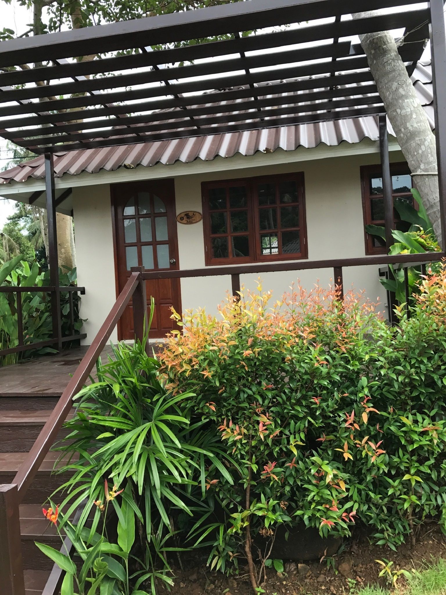 Comfort Bungalow, 1 King Bed, Pool View | Terrace/patio