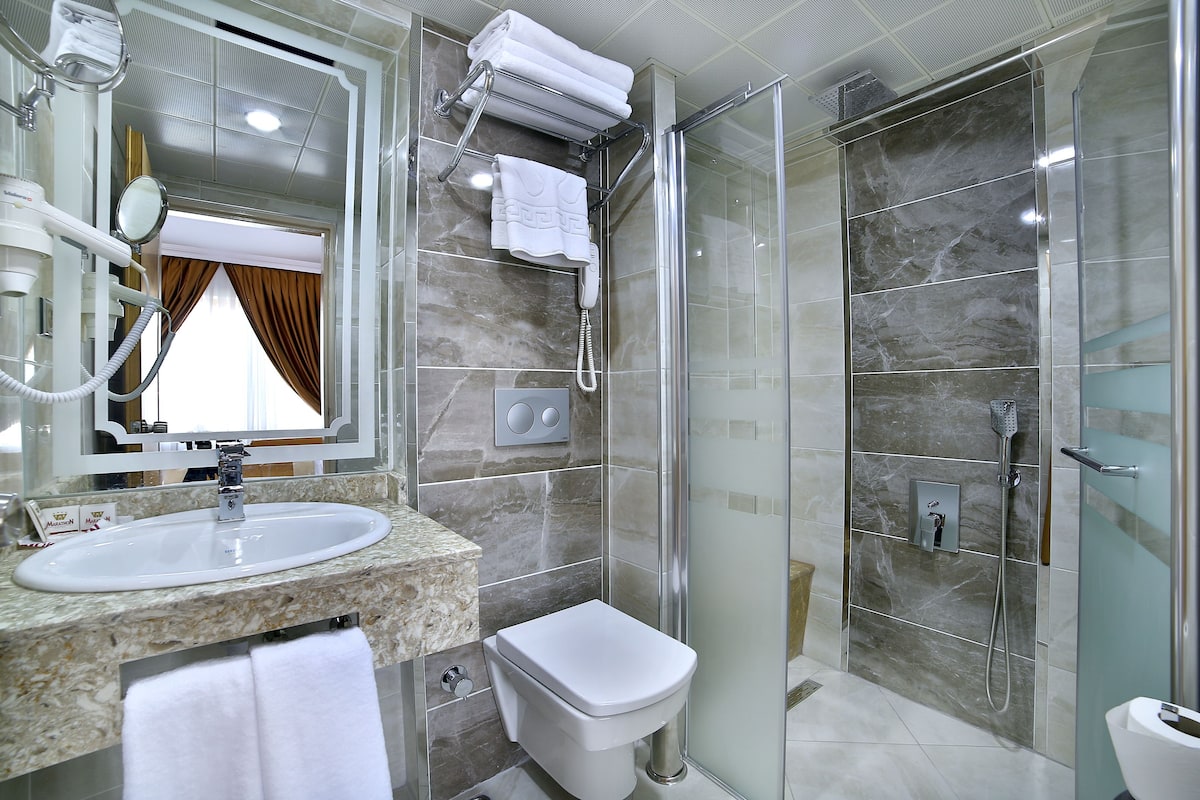 king suite | bathroom | shower, free toiletries, hair dryer, bathrobes