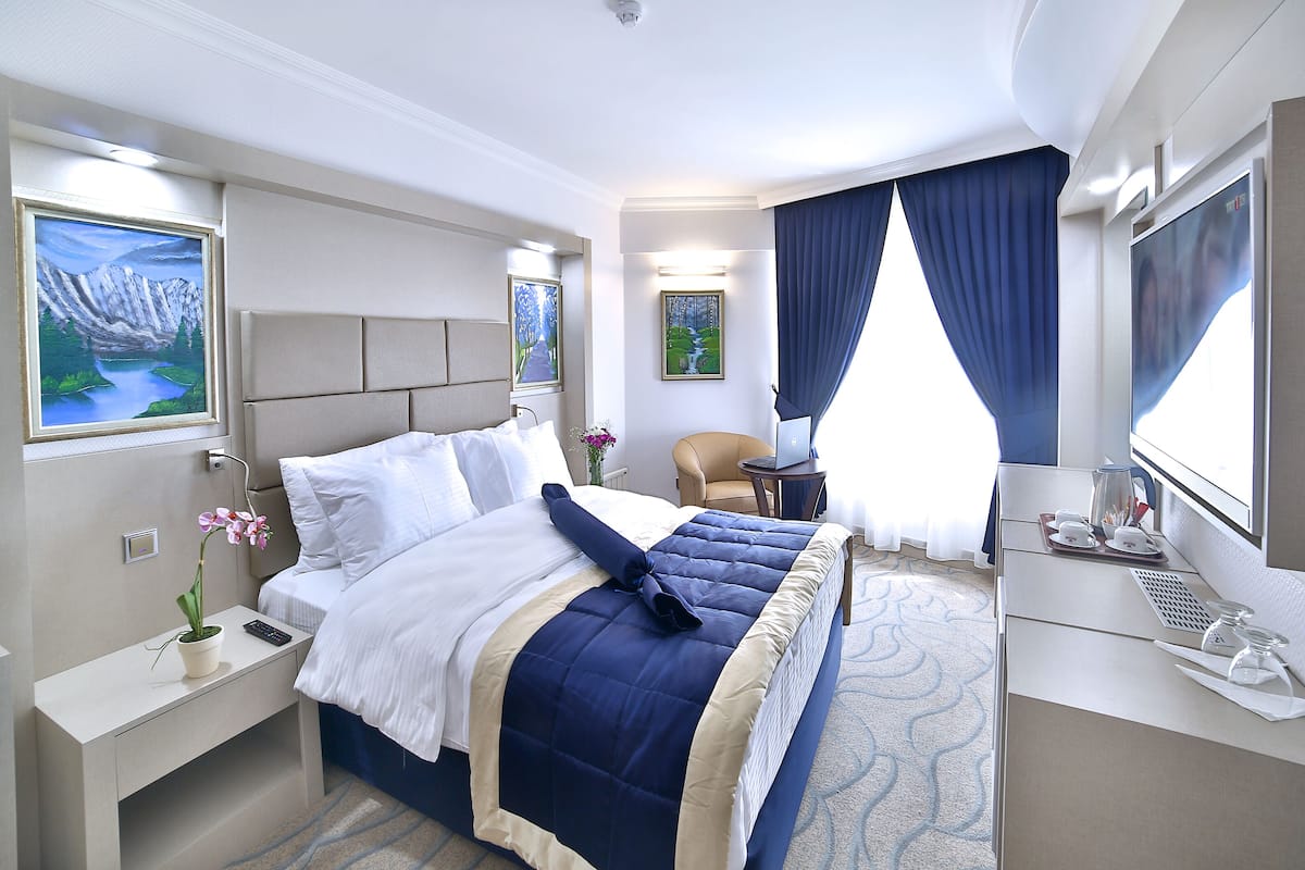 double or twin room | 1 bedroom, minibar, in-room safe, desk
