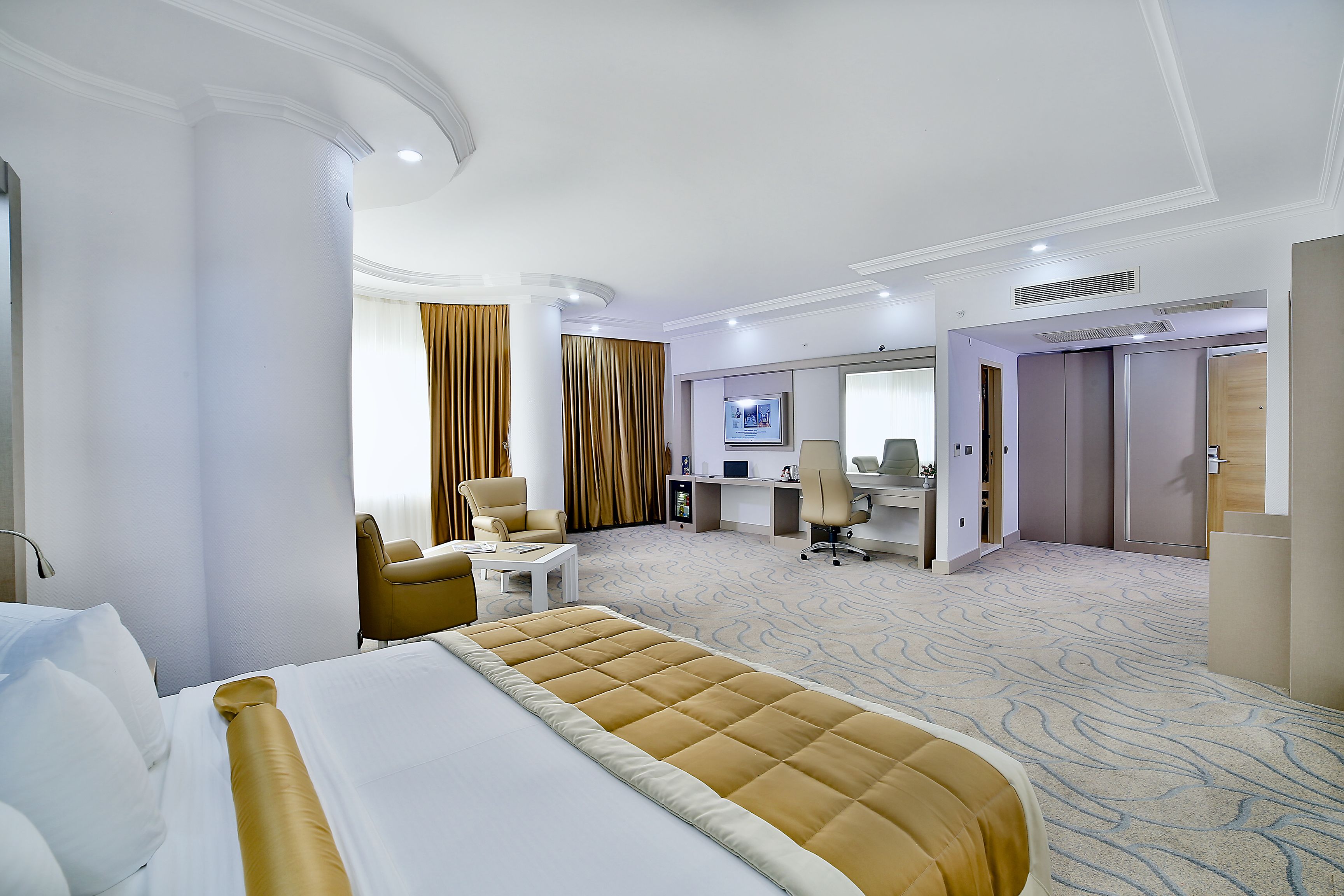 Minibar, in-room safe, desk, laptop workspace