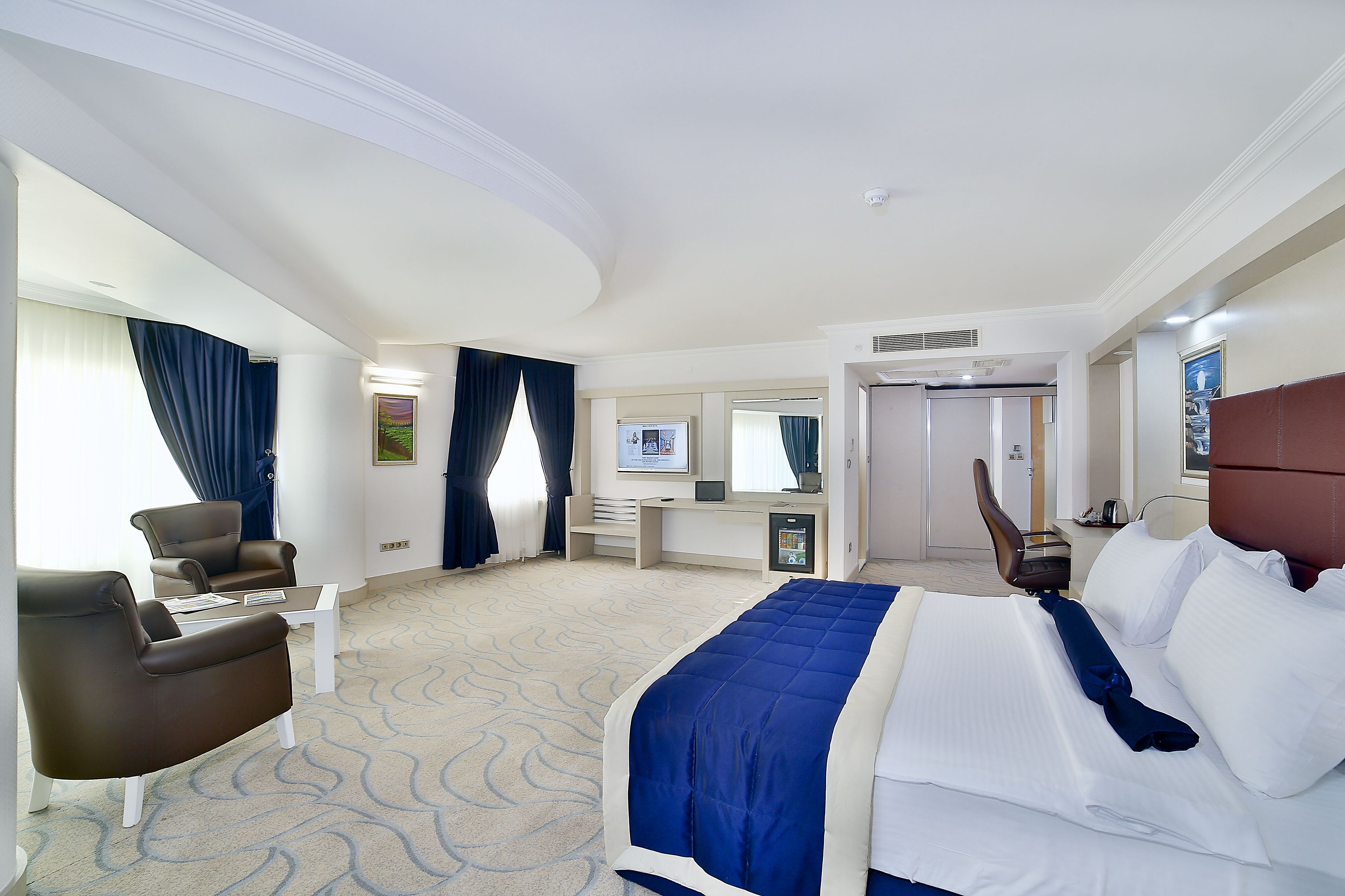 1 bedroom, minibar, in-room safe, desk