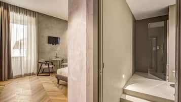 Hochwertige Bettwaren, Minibar, Zimmersafe, Schreibtisch