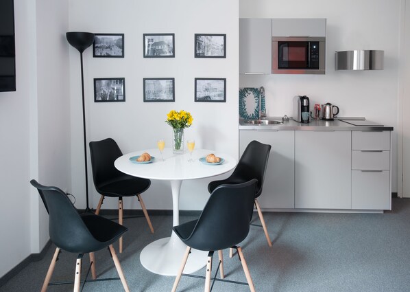 Comfort-huoneisto | Yksityinen keittonurkkaus | Jääkaappi, mikroaaltouuni