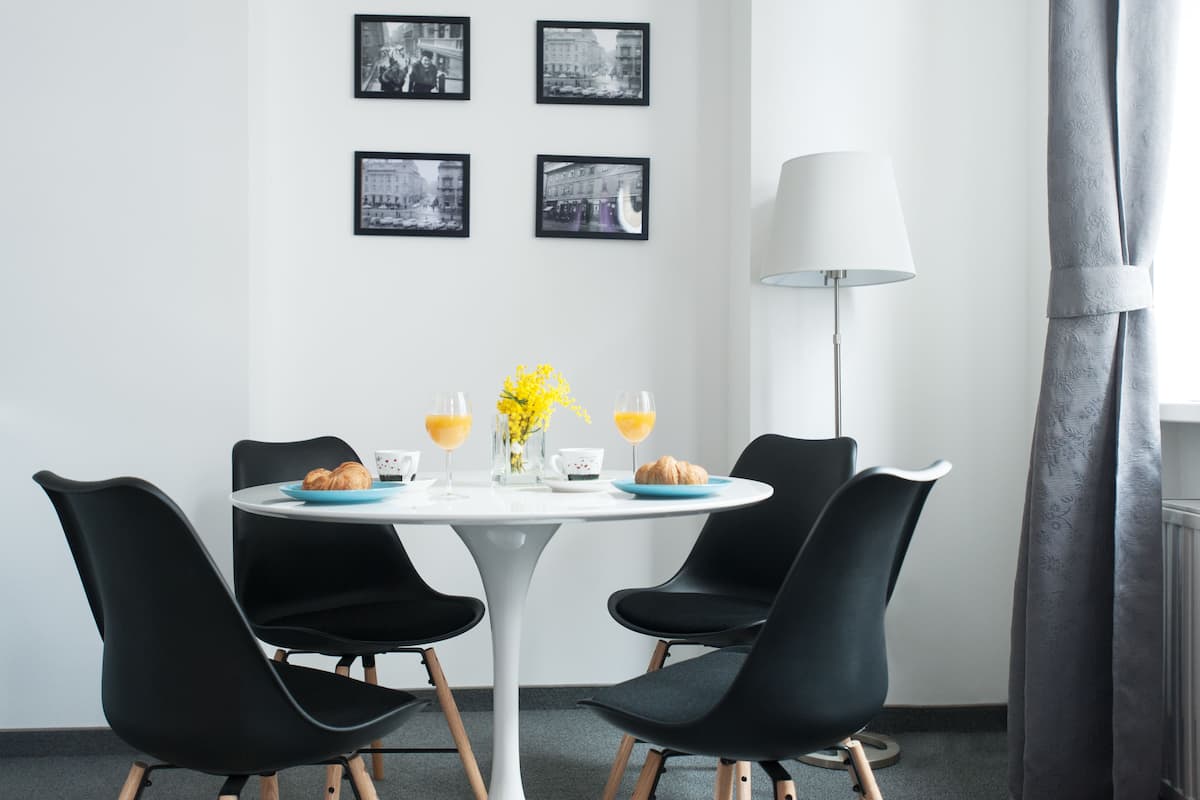 Apartment, 1 Bedroom | In-room dining