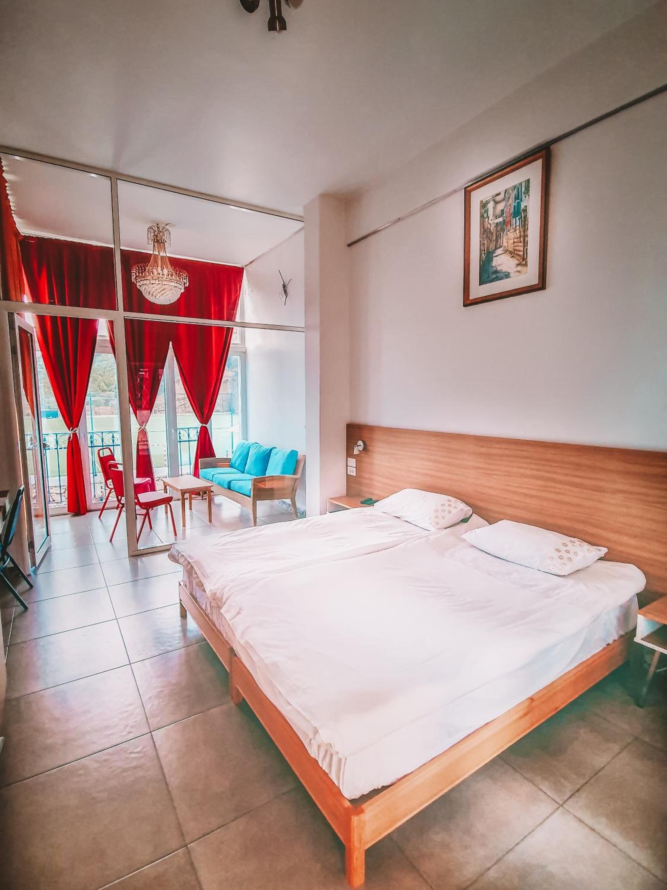 In-room safe, soundproofing, iron/ironing board, free WiFi