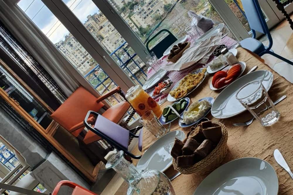 Warda وَرْدَة Lebanese Guesthouse