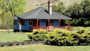 2 bedrooms, in-room safe, iron/ironing board, free cots/infant beds