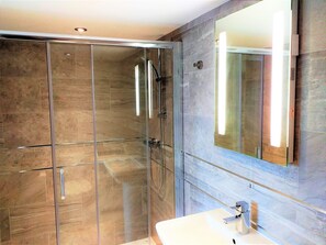 Deluxe Double Room | Bathroom shower - Sidmouth Bed & Breakfast (Sidmouth)