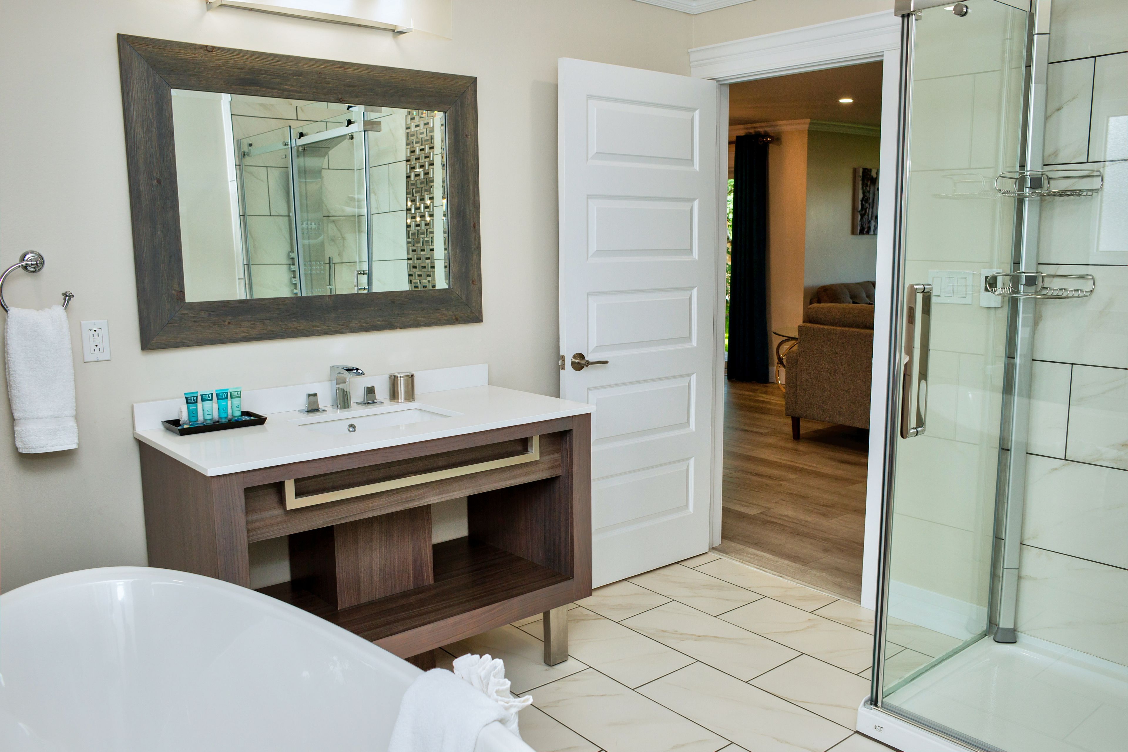 Signature Suite, 1 King Bed, Fireplace, Garden Area | Bathroom | Designer toiletries, hair dryer, towels