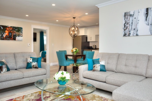 Signature Suite, 1 King Bed, Fireplace, Garden Area | Living room | LED TV