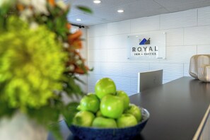 Reception - Royal Inn & Suites (Happy Valley - Goose Bay)