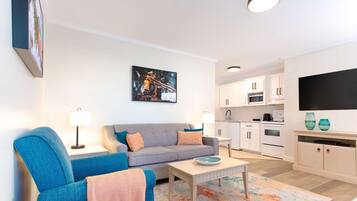 ห้องเอ็กเซกคิวทีฟสวีท | บริเวณนั่งเล่น | ทีวีจอแอลอีดี