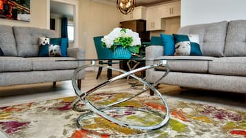 Signature Suite, 1 King Bed, Fireplace, Garden Area | Living room | LED TV