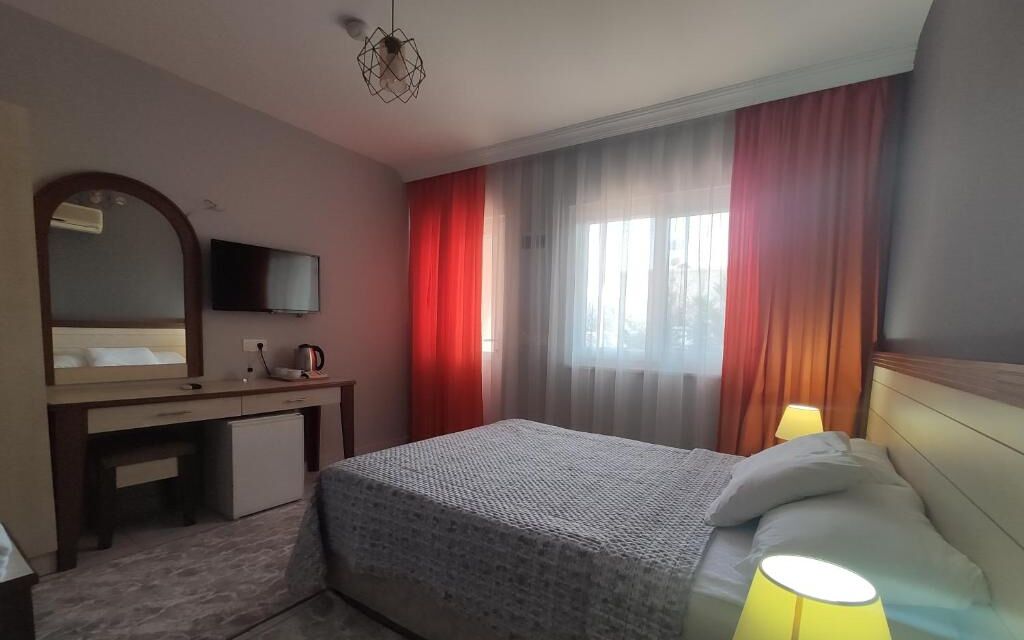 Egyptian cotton sheets, premium bedding, minibar, desk