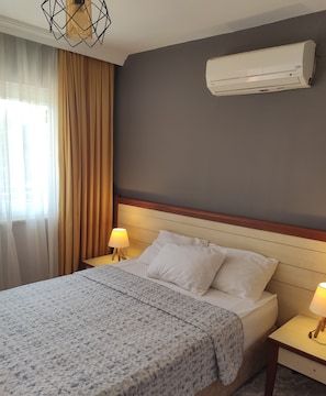 Draps en coton égyptien, literie de qualité supérieure, minibar, bureau