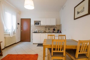 Apartment, 1 Schlafzimmer | Eigene Küche | Großer Kühlschrank, Mikrowelle, Herdplatte