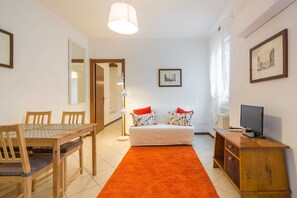 Apartment, 1 Schlafzimmer | Wohnbereich | Flachbildfernseher