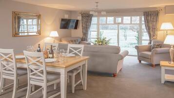Three Bedroom Self Catering Lodge | Premium bedding, individually decorated, individually furnished, desk