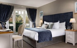 Premium bedding, individually decorated, individually furnished, desk - The Lodges at Kilkea Castle (Kilkea)
