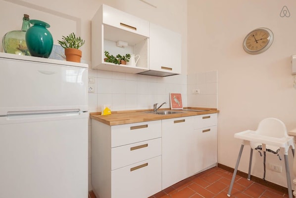 Apartment, 1 Bedroom | Private kitchenette