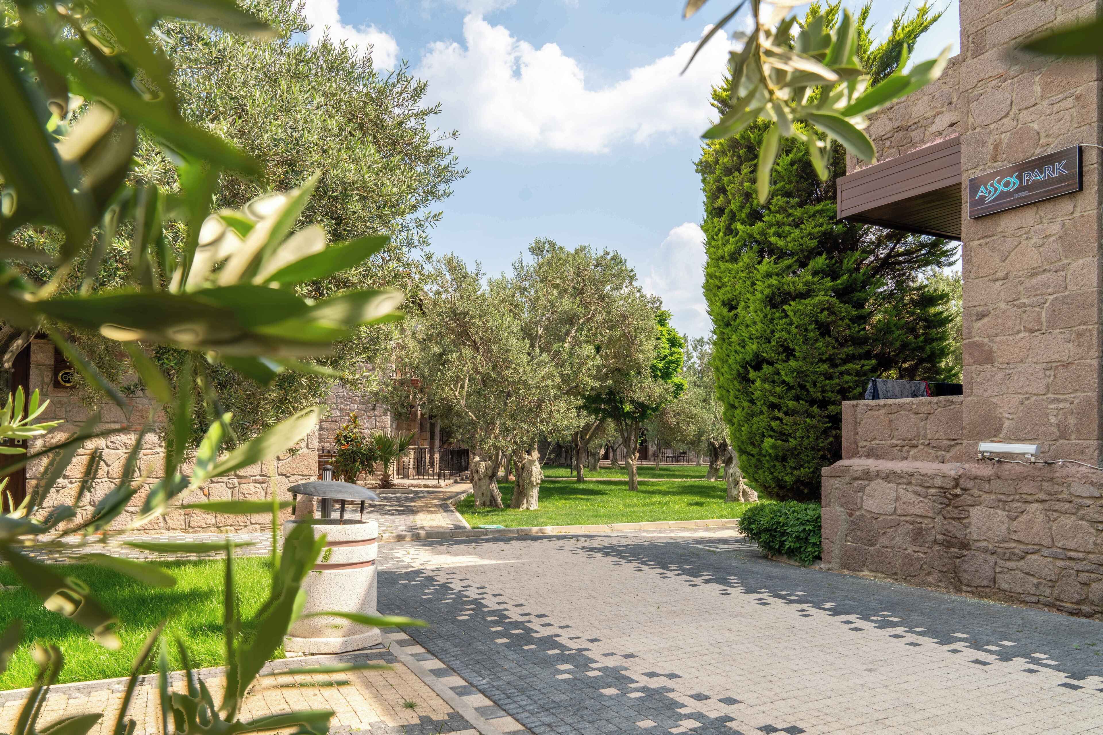 standard double or twin room | minibar, in-room safe, desk, soundproofing