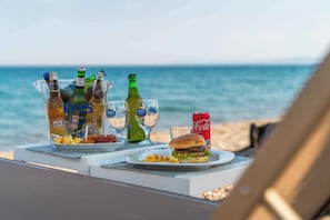 Private beach, sun-loungers, beach umbrellas - Assos Park Hotel (Ayvacik)