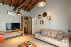 ミニバー、セーフティボックス (室内)、デスク、防音設備