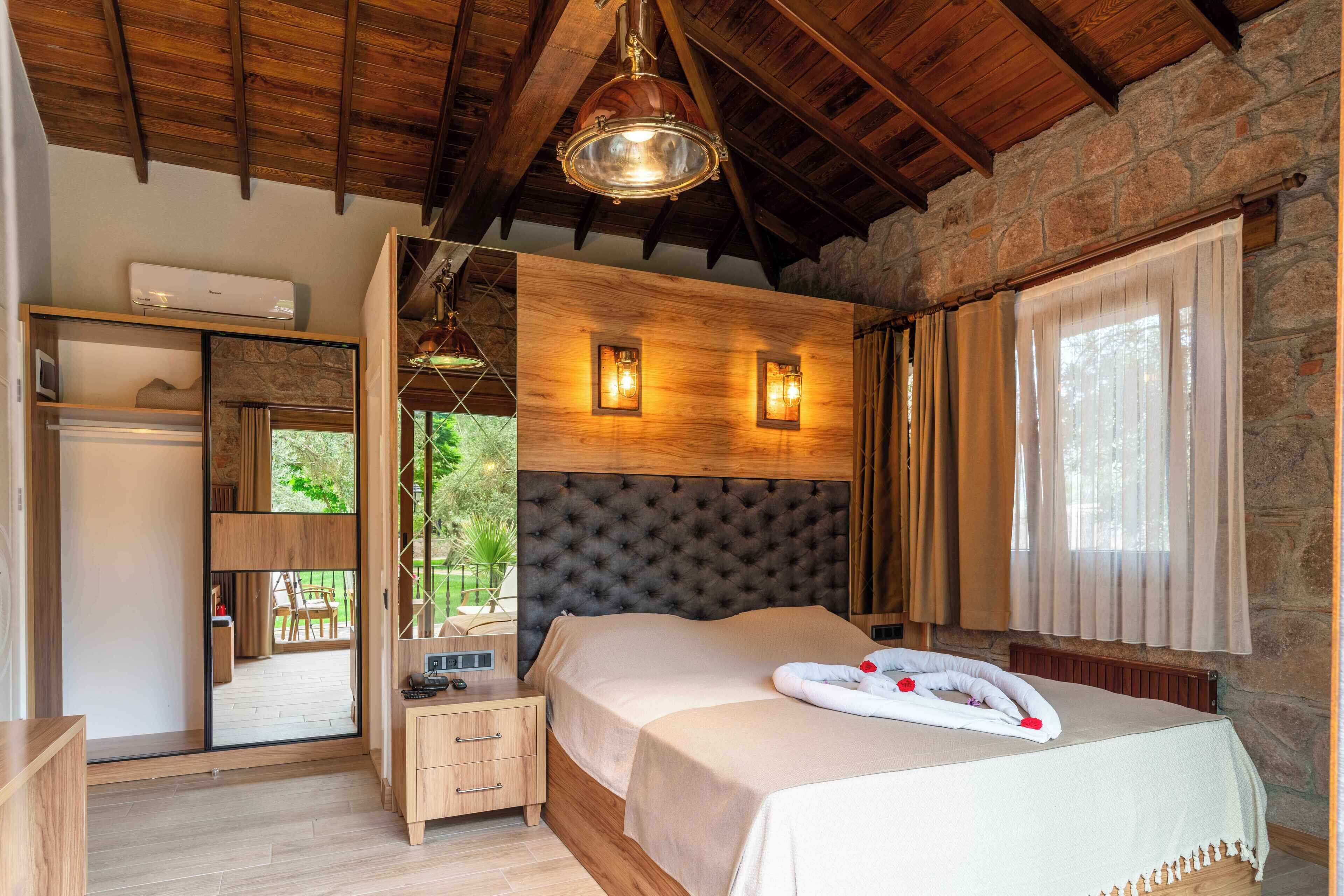 minibar, in-room safe, desk, soundproofing