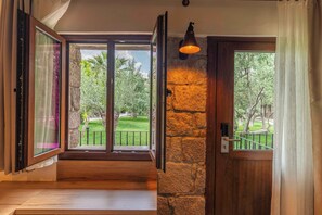 Minibar, in-room safe, desk, soundproofing - Assos Park Hotel (Ayvacik)