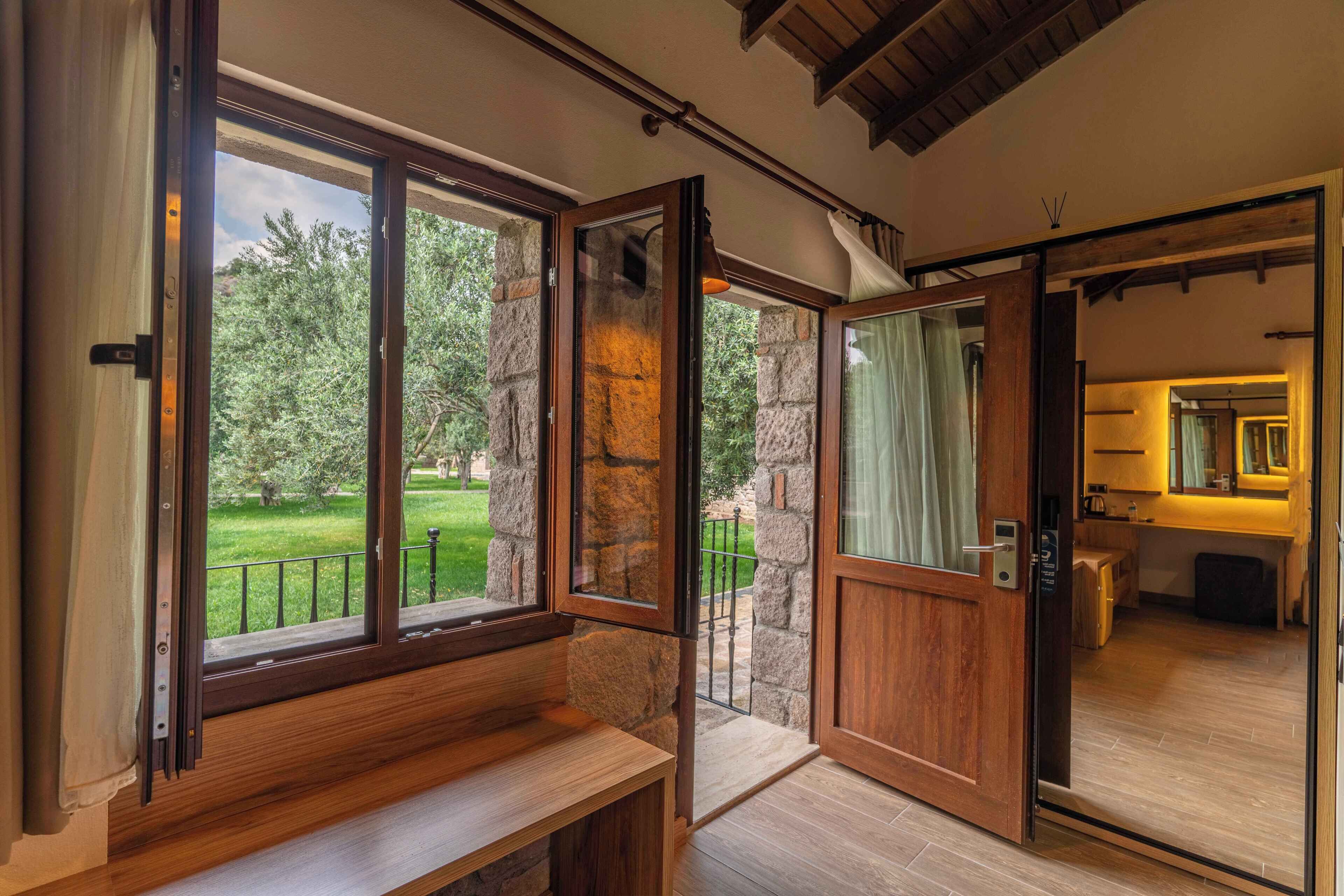 minibar, in-room safe, desk, soundproofing