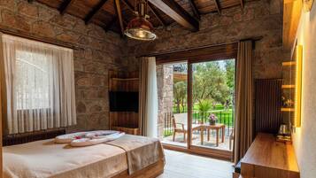 Minibar, in-room safe, desk, soundproofing