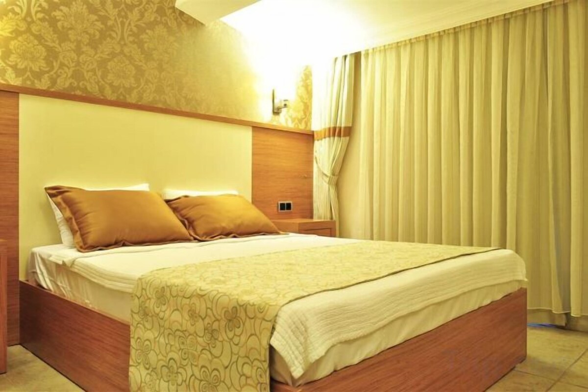 Minibar, in-room safe, desk, soundproofing