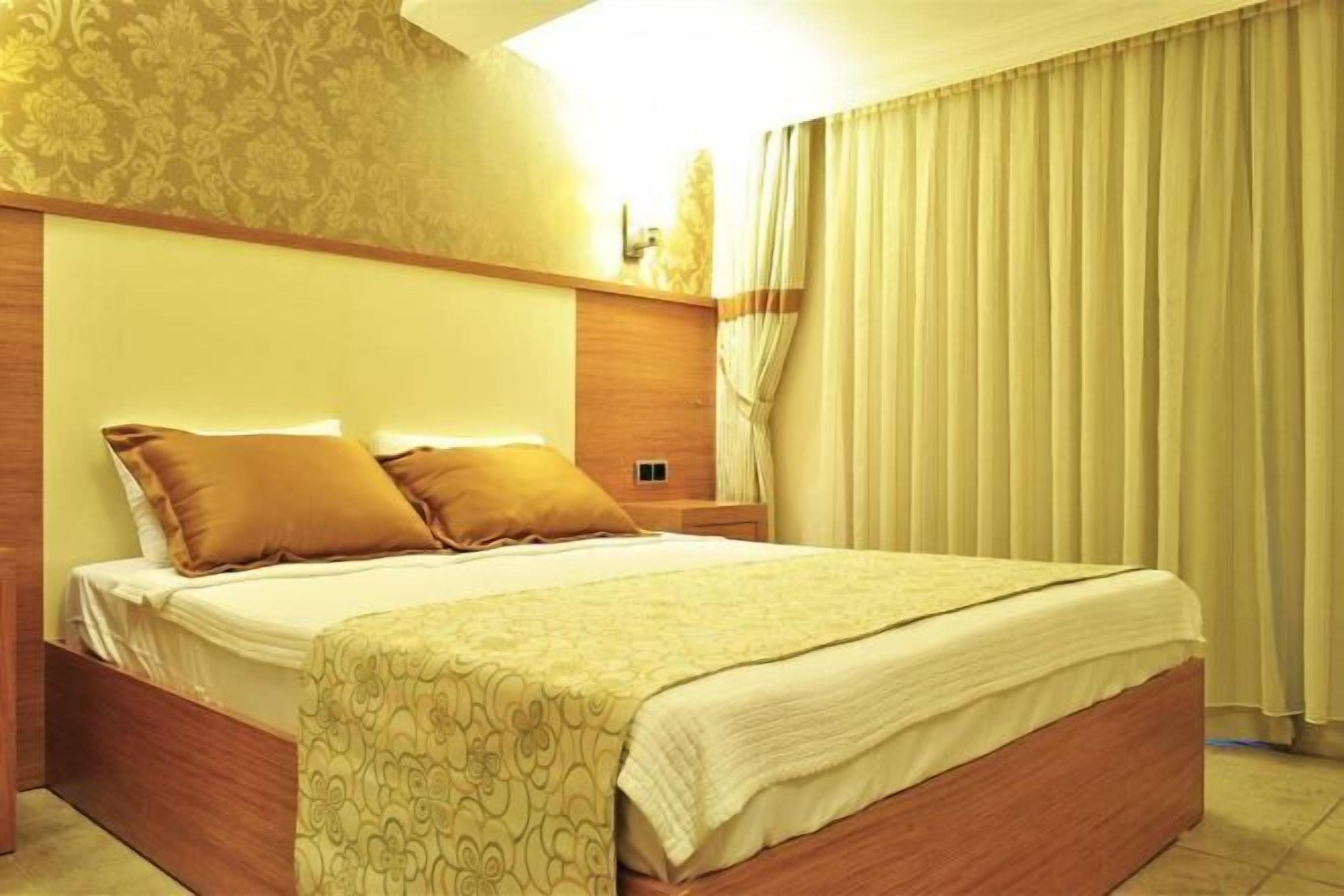 Minibar, in-room safe, desk, soundproofing