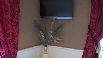 Habitación superior con 2 camas individuales | Caja de seguridad en la habitación y wifi gratis