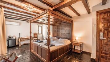 Suite estudio junior | Sábanas de algodón egipcio, ropa de cama de alta calidad y minibar