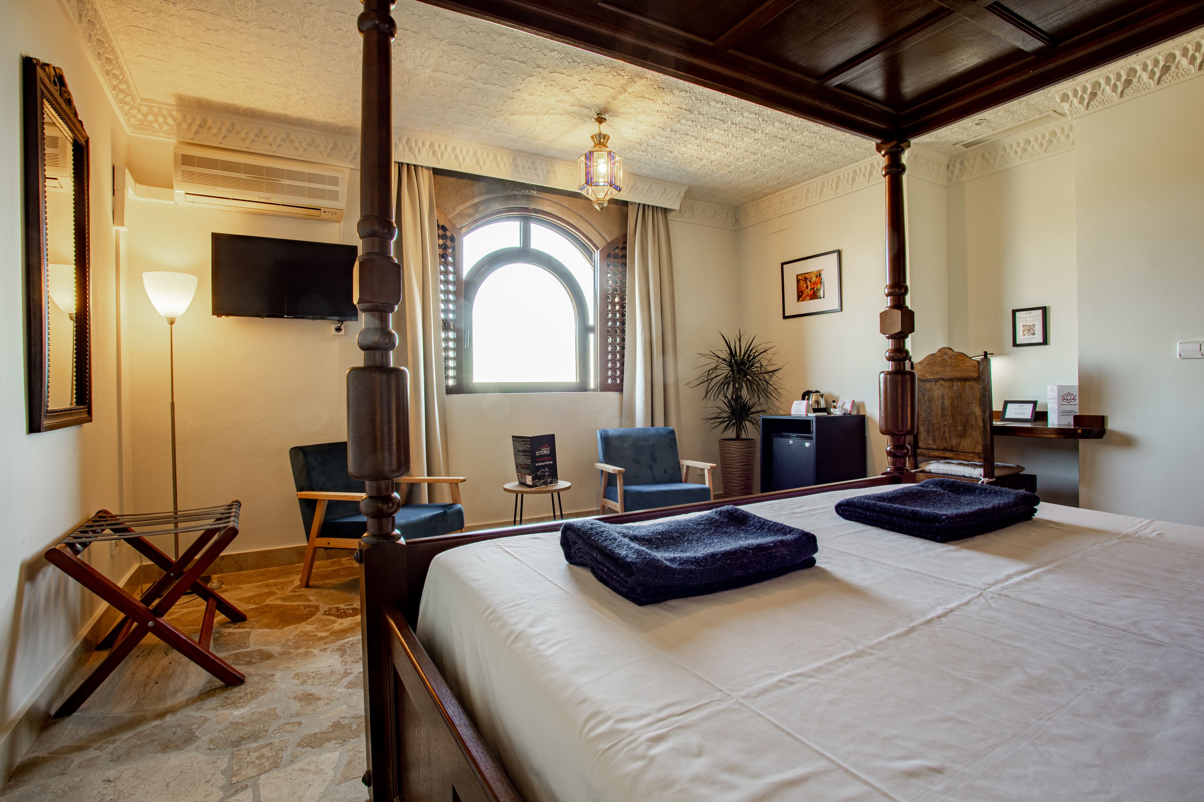 superior room, 1 queen bed, non smoking, mountain view | egyptian cotton sheets, premium bedding, minibar, in-room safe